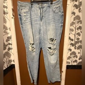 Judy Blue Light Wash Ripped Straight Jeans